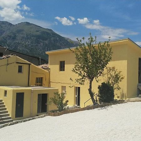 Lake Retreat - Maiella Apartment - Beautiful Lake And Mountain Views Casoli  Eksteriør bilde
