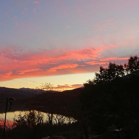 Lake Retreat - Maiella Apartment - Beautiful Lake And Mountain Views Casoli  Eksteriør bilde