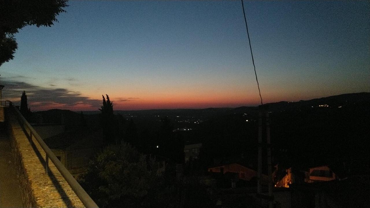Lake Retreat - Maiella Apartment - Beautiful Lake And Mountain Views Casoli  Eksteriør bilde